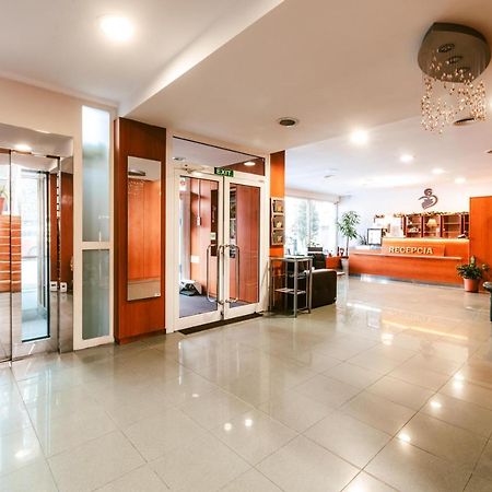 Hotel Adria Nová Dubnica 外观 照片