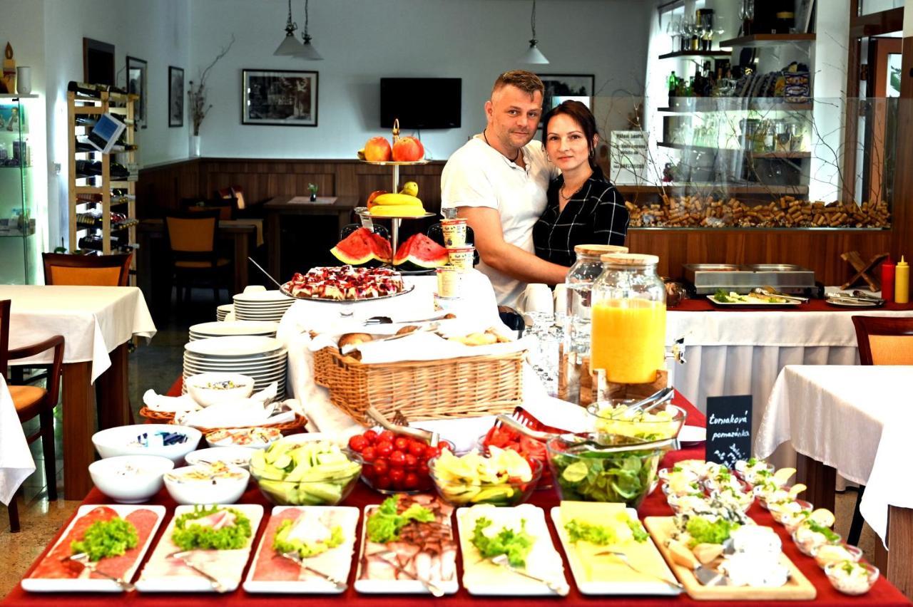 Hotel Adria Nová Dubnica 外观 照片