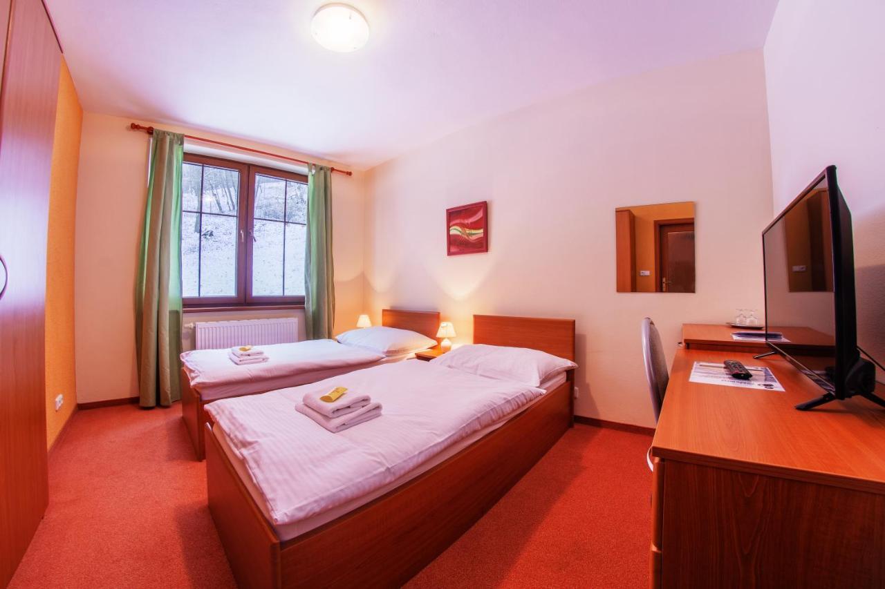 Hotel Adria Nová Dubnica 外观 照片