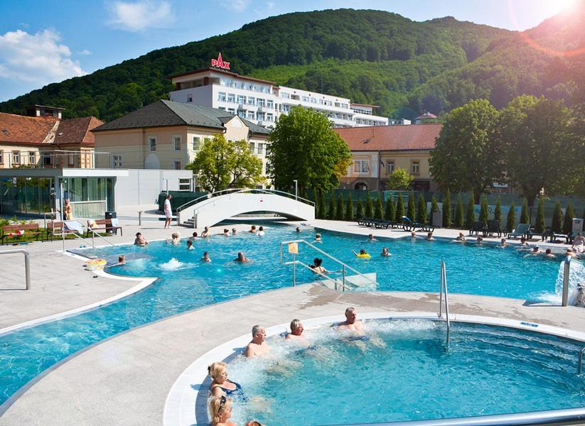 Hotel Adria Nová Dubnica 外观 照片