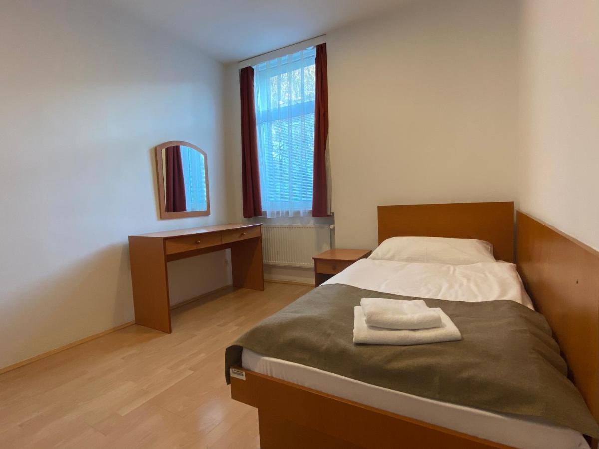 Hotel Adria Nová Dubnica 外观 照片