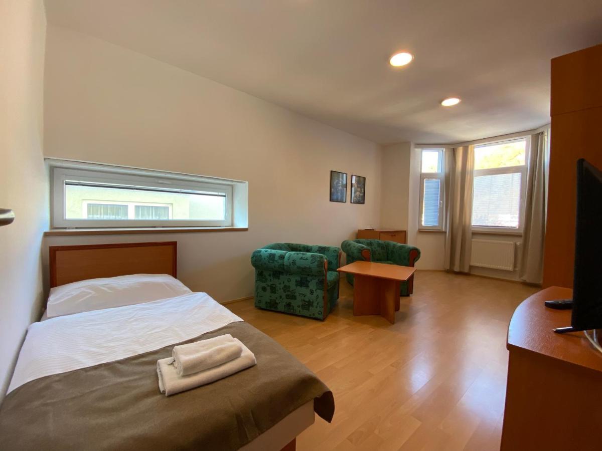 Hotel Adria Nová Dubnica 外观 照片