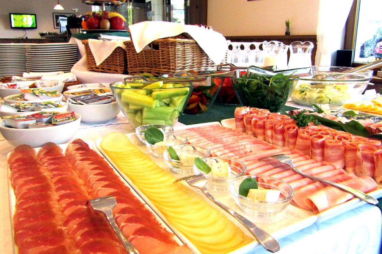 Hotel Adria Nová Dubnica 外观 照片