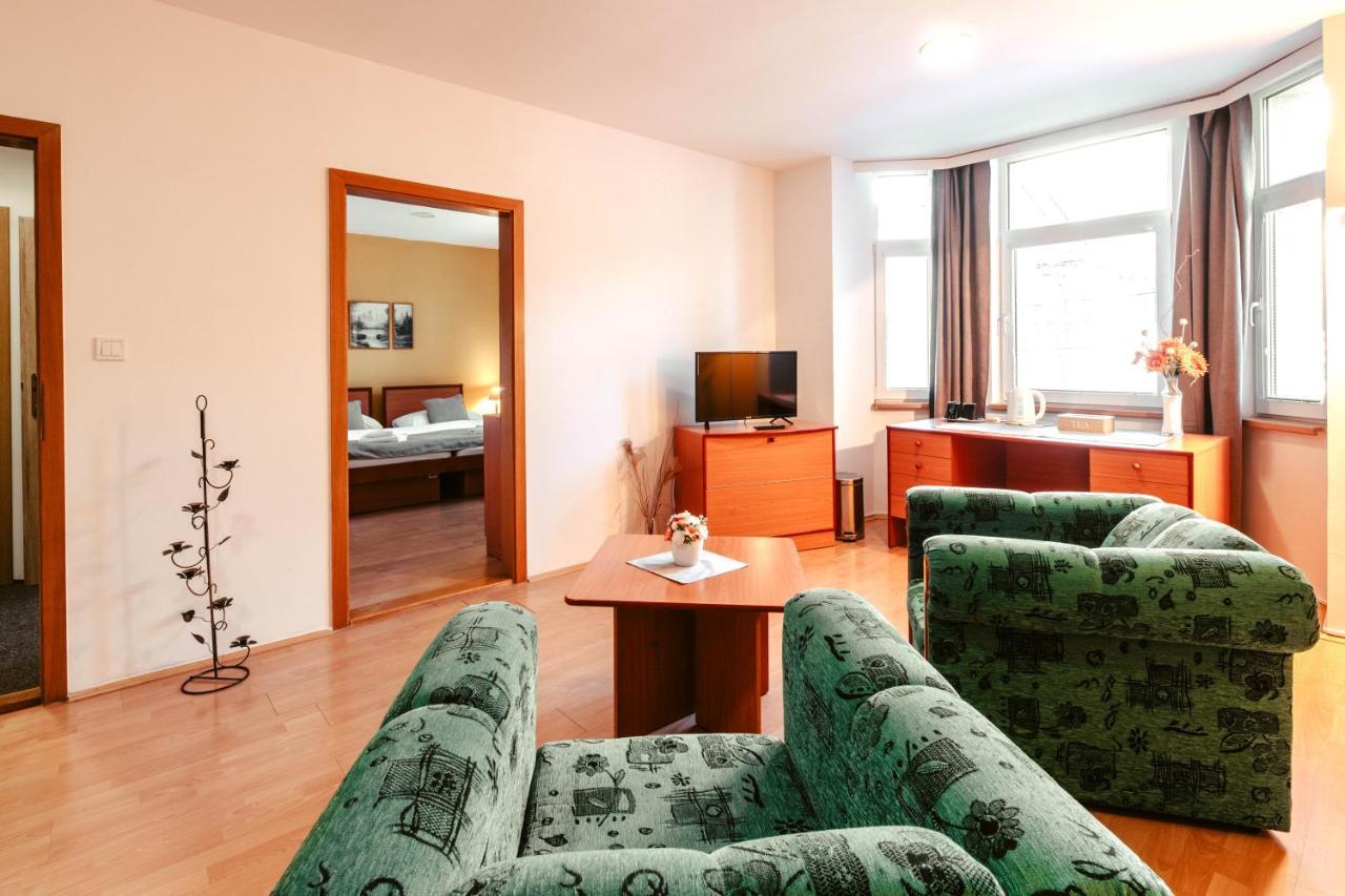 Hotel Adria Nová Dubnica 外观 照片