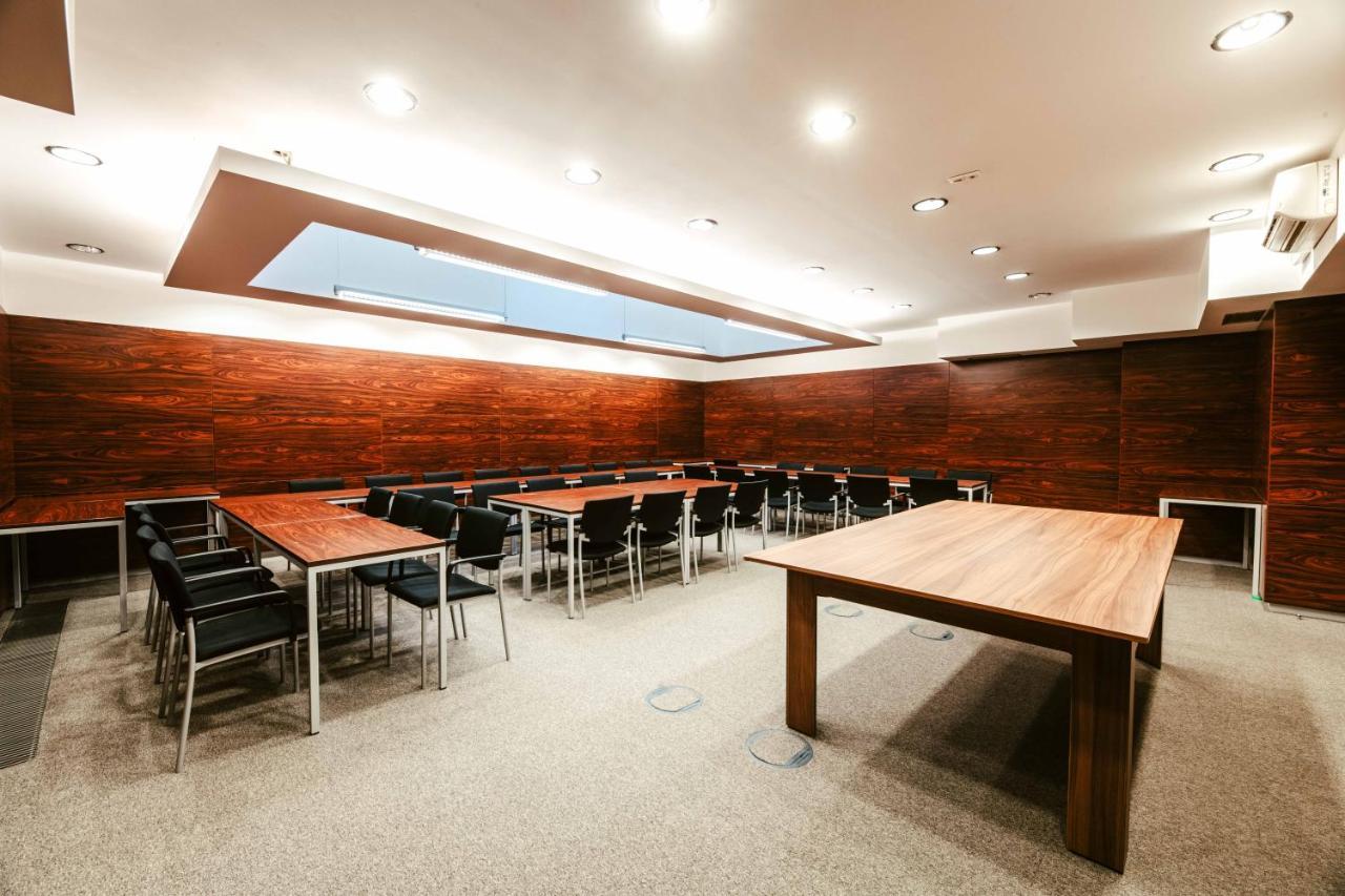 Hotel Adria Nová Dubnica 外观 照片