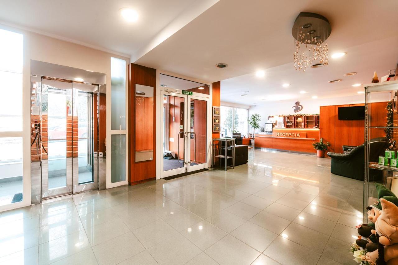 Hotel Adria Nová Dubnica 外观 照片
