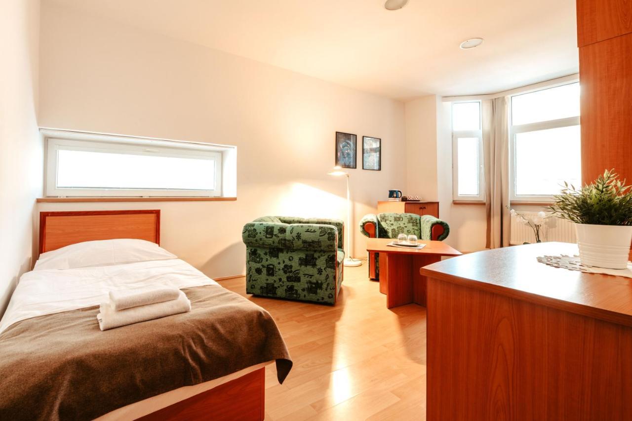Hotel Adria Nová Dubnica 外观 照片