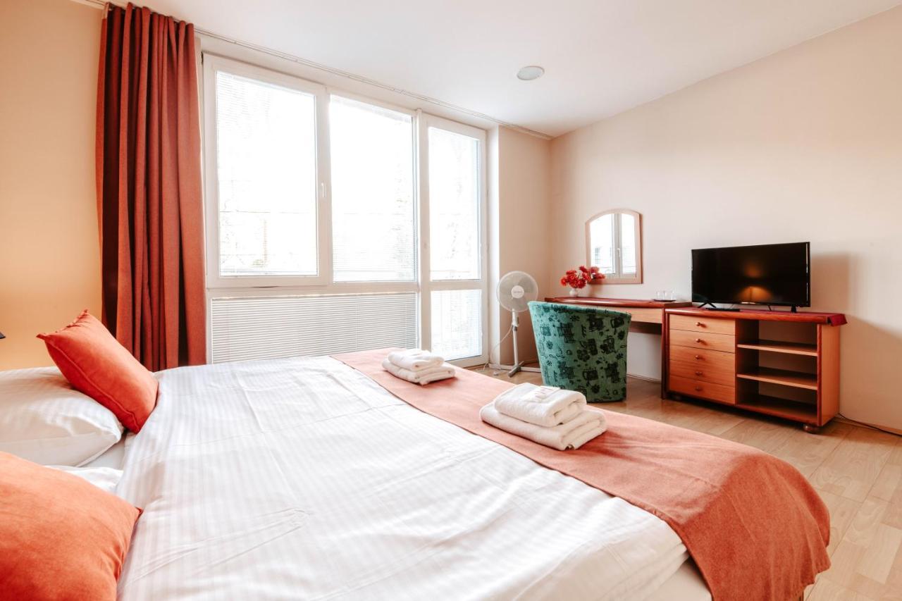 Hotel Adria Nová Dubnica 外观 照片
