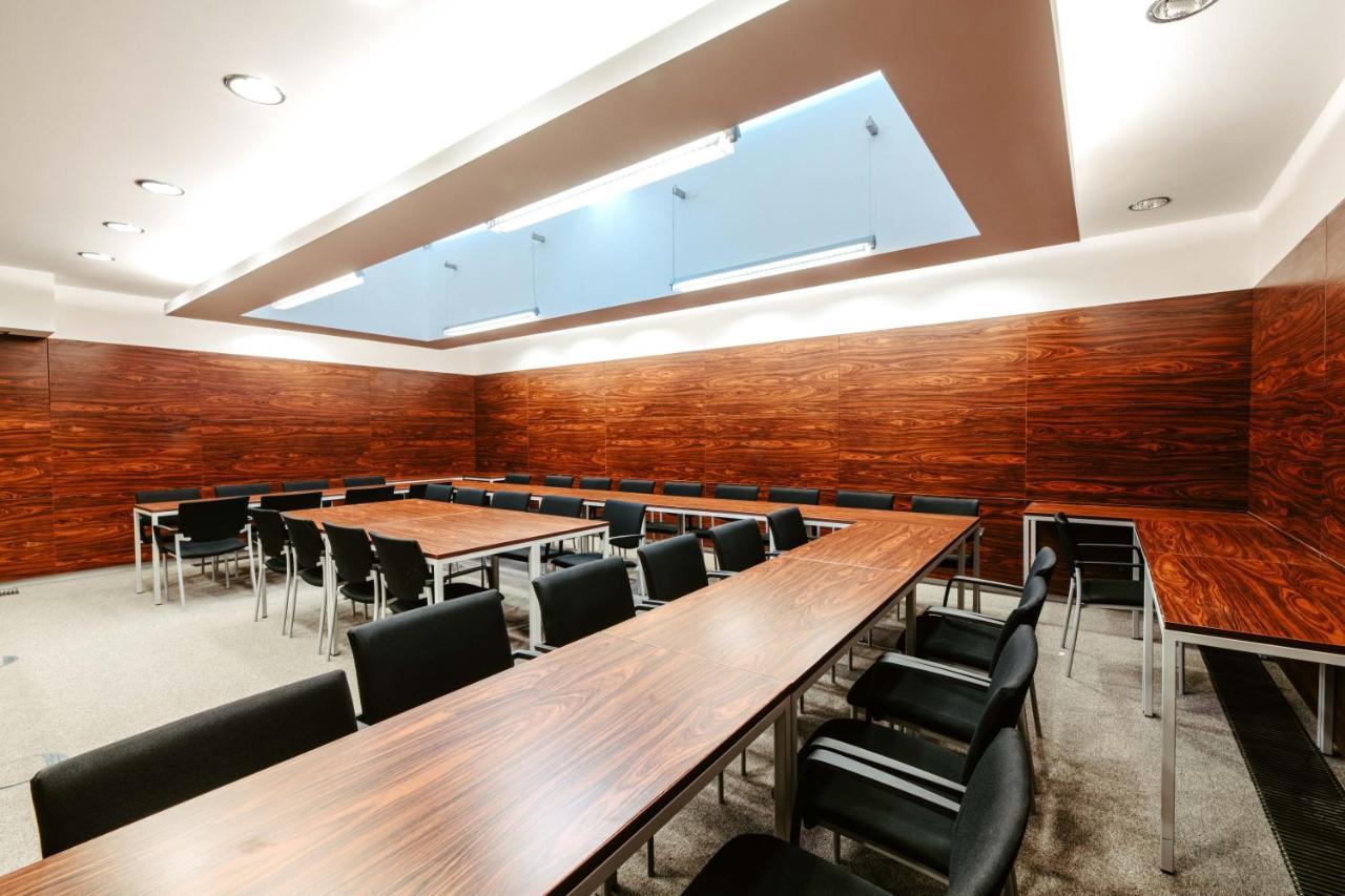 Hotel Adria Nová Dubnica 外观 照片