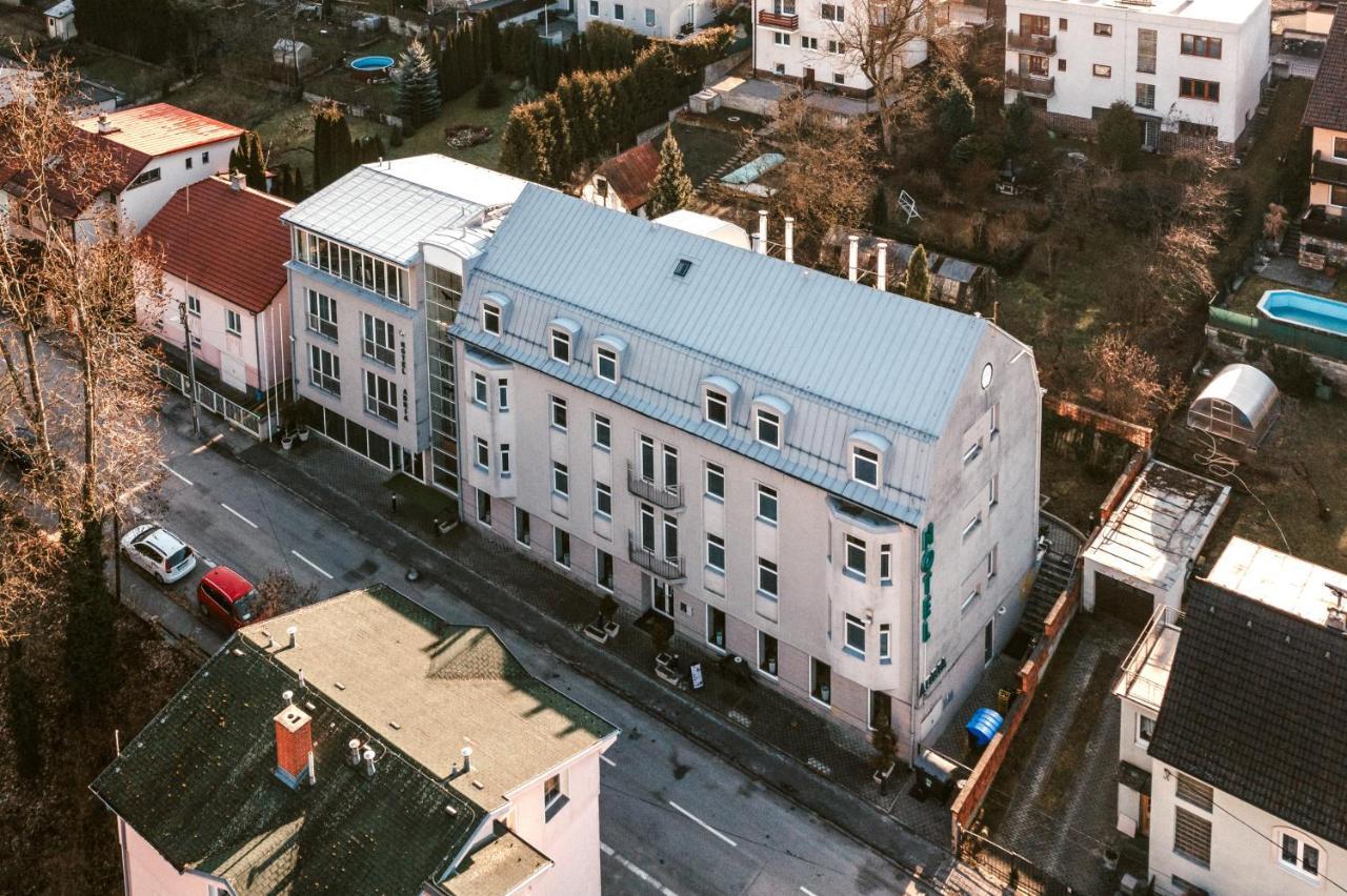 Hotel Adria Nová Dubnica 外观 照片
