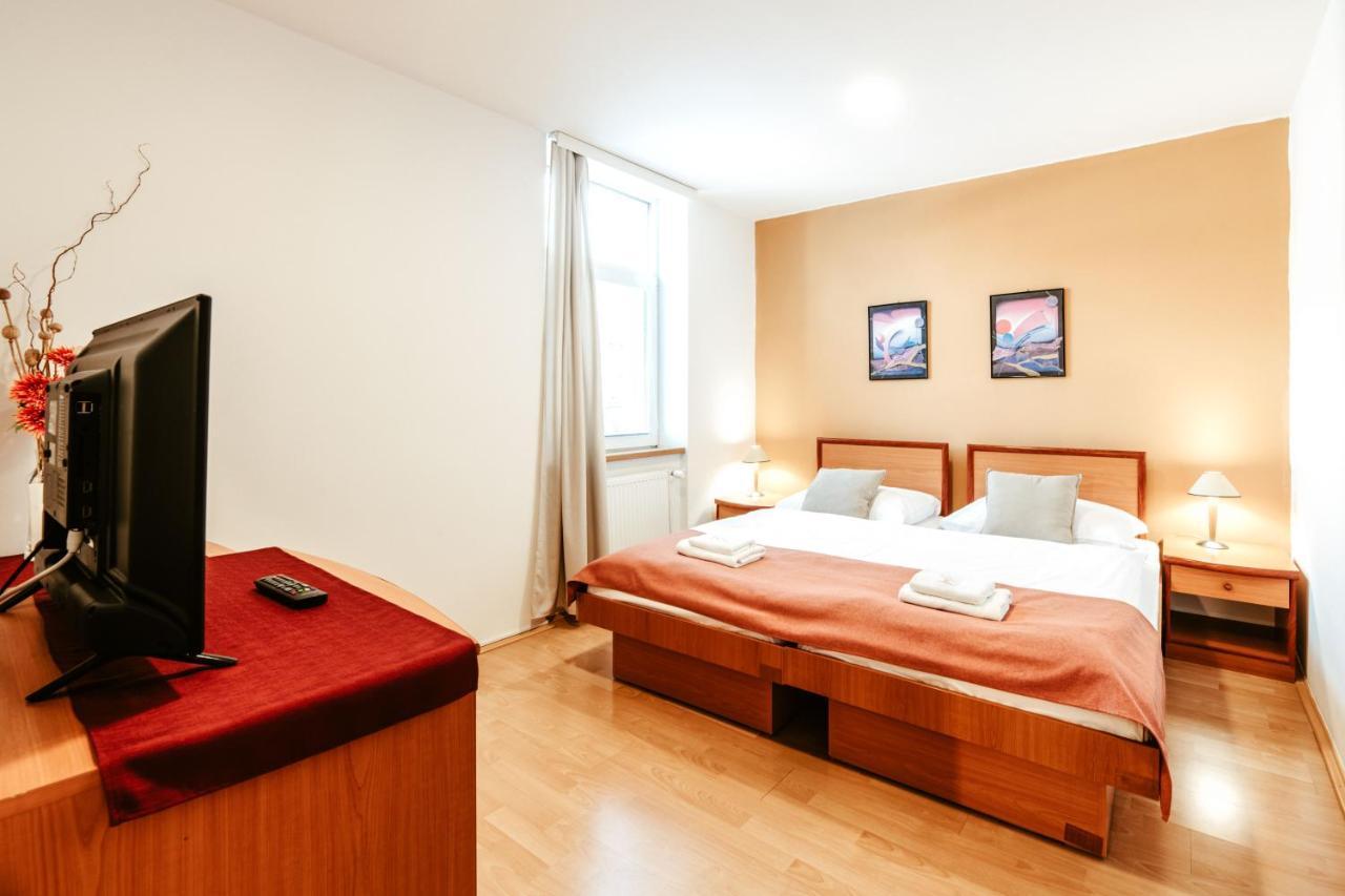 Hotel Adria Nová Dubnica 外观 照片