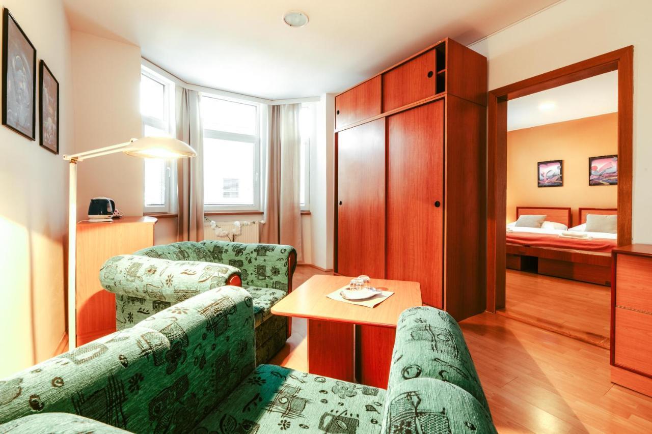 Hotel Adria Nová Dubnica 外观 照片
