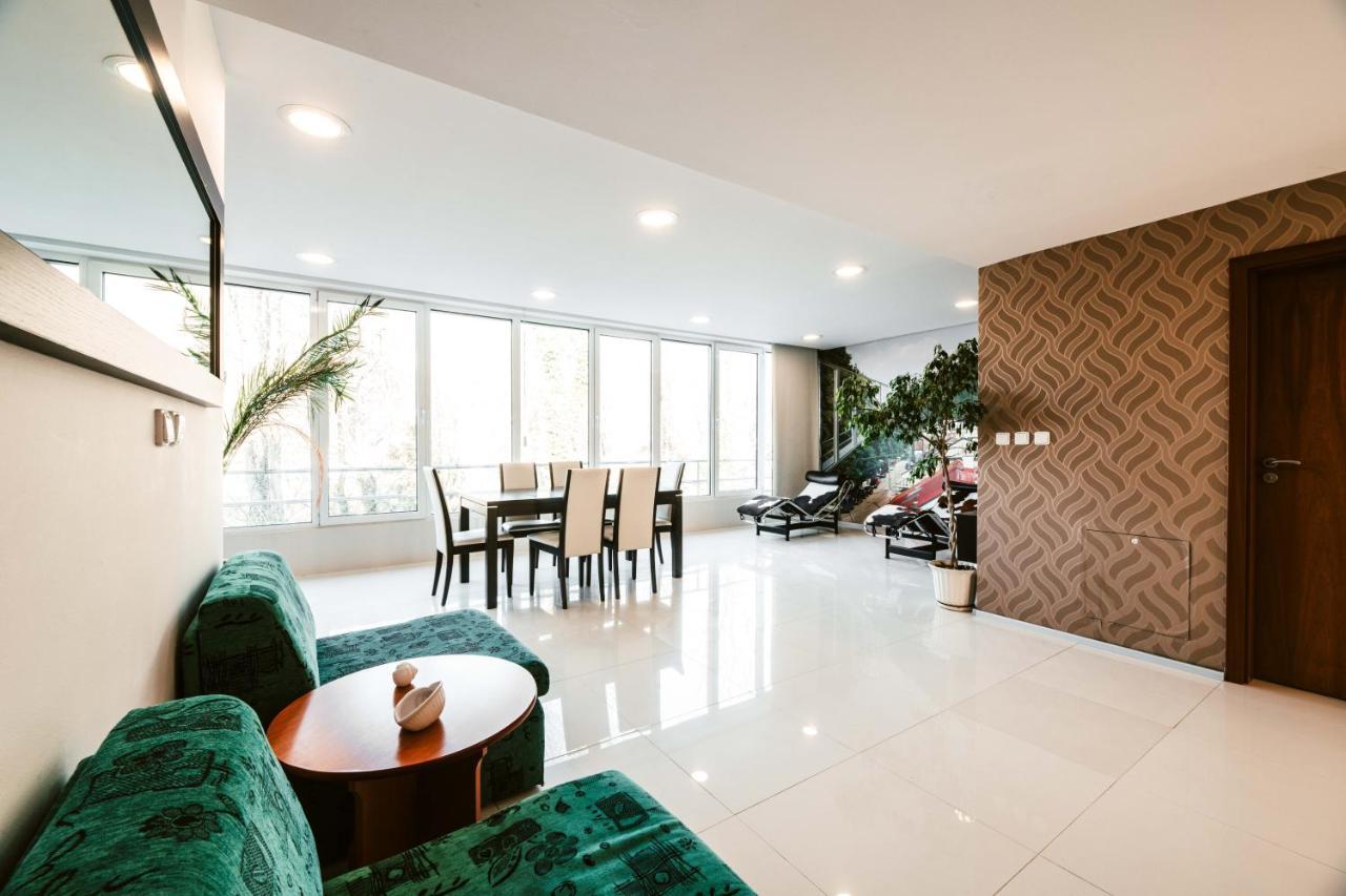 Hotel Adria Nová Dubnica 外观 照片