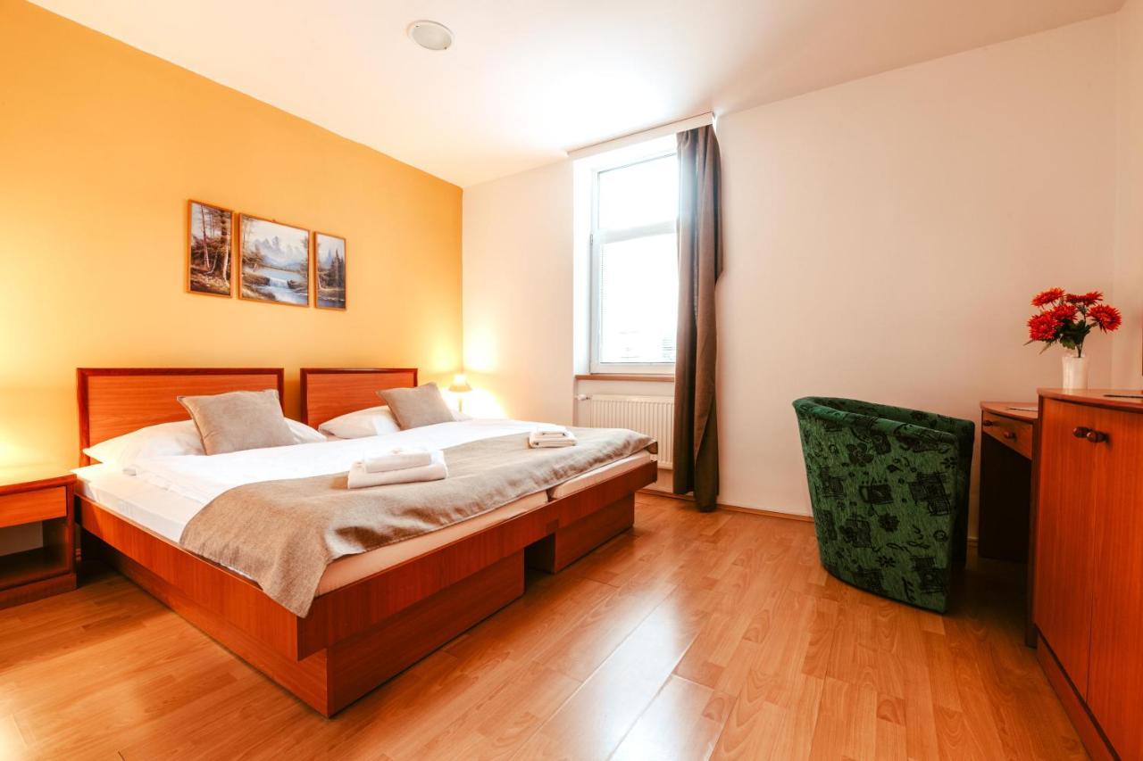 Hotel Adria Nová Dubnica 外观 照片