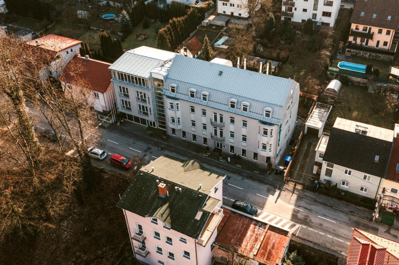 Hotel Adria Nová Dubnica 外观 照片